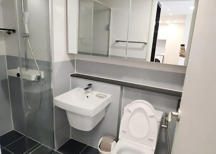 Height St Apartment *