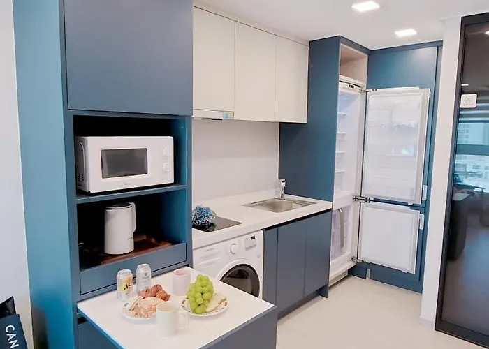 Height St Apartment *